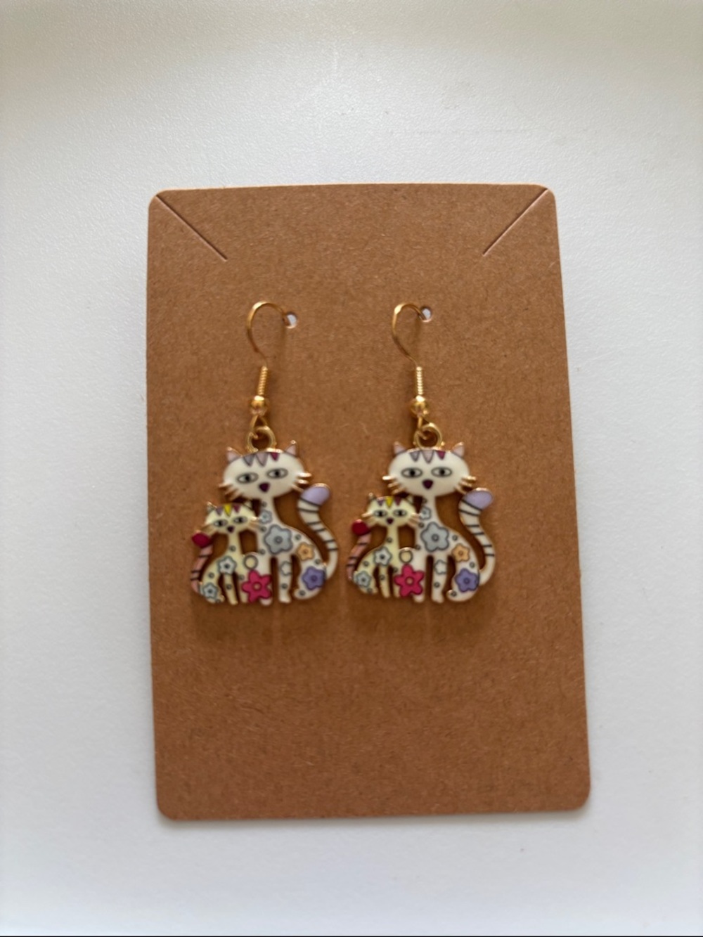 Fashion Jewelry Gold Cat Dangle Earrings with Multicolor Floral Pattern